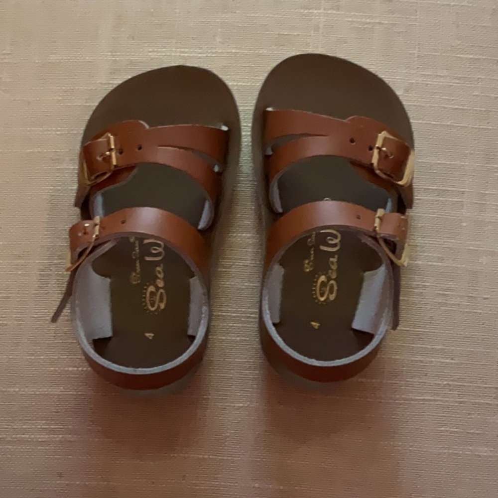 Brown, size 4